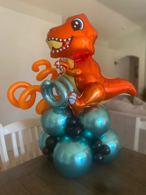 Dinosaur Balloon Bouquet, Dino Party Decorations, Balloon Pillars, Balloon Business, Green Balloons, Dinosaur Balloons, Girls Birthday Party Decorations, Balloon Display, Balloon Sculptures