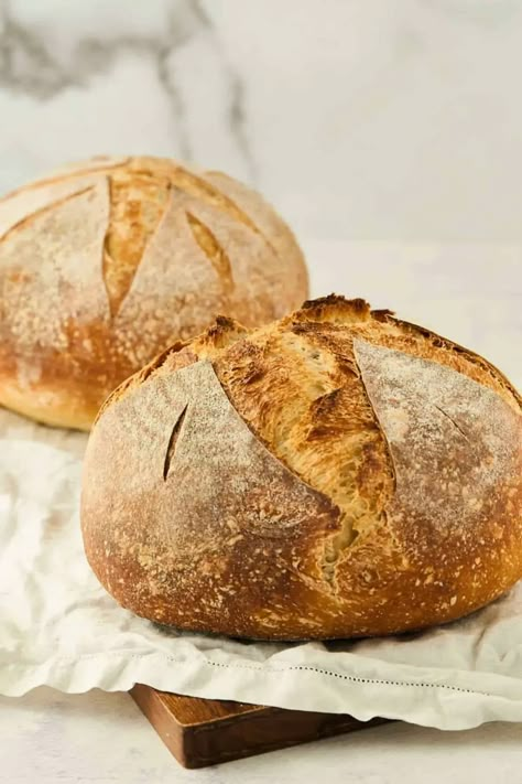 Easy Stand Mixer Sourdough Bread : Heart's Content Farmhouse Easy Sourdough Bread Recipe, Bread Recipe Video, Sourdough Bagels, Yummy Bread, Making Sourdough Bread, Bread Scoring, Chewy Bread, Sourdough Starter Recipe, Sour Dough