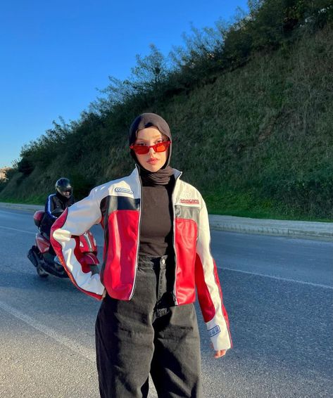 Hijabi Motorcycle, Red Hijab Outfit, Lady Biker Outfits, Racer Jacket Outfit, Red Jacket Outfit, Baseball Jacket Outfit, Biker Girl Outfits, Outfit Muslim, Motorbike Clothing