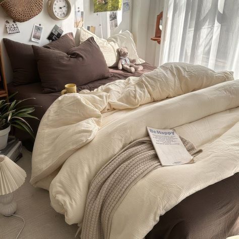 Cute Bed Spreads Aesthetic, Earthy Tone Bedroom Ideas, Brown Bed Aesthetic, Bedding Ideas Brown, Beige Bedding Aesthetic, Cute Bedding Aesthetic, Comforter Sets Aesthetic, Cream Bed Sheets, Bedrooms Dark