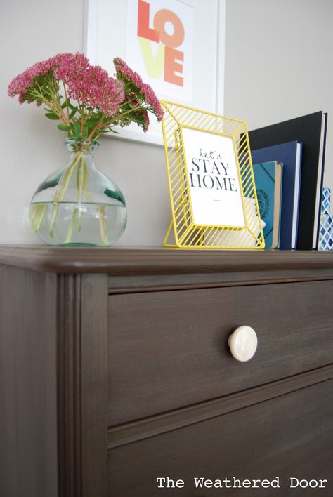 LOVE the gray and brown colors in the Old Fashioned Milk Paint in "Driftwood" | Weathered Door Driftwood Dresser, Paint A Dresser, Chalk Paint Makeover, Driftwood Furniture, Painting Antique Furniture, Painted Driftwood, Painted Bedroom Furniture, Furniture Repurpose, Gray And Brown