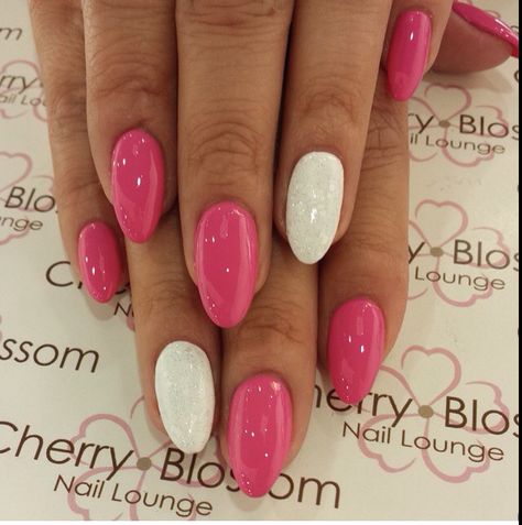 Oval shapes acrylic Pink Acrylic Nails Oval Shape, Pink Gel Nails Oval, Nail Ideas Oval, Barbie Pink Oval Nails, Light Pink Nails Oval Shape, Hot Pink Oval Acrylic Nails, Fake Gel Nails, Classy Almond Nails, Oval Acrylic Nails