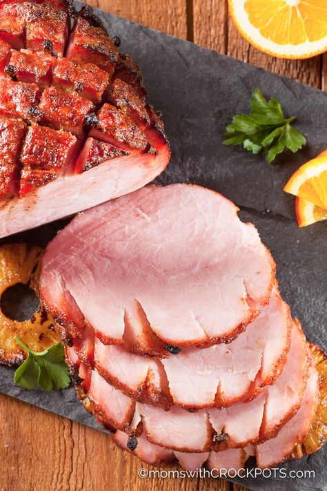 Don't waste your time in the kitchen this holiday season. Pull out your slow cooker for this delicious Crockpot Glazed Ham Recipe! Best Crock Pot Ham Recipe, Ham Glazes, Cooking Ham In Crockpot, Dinner Ham, Ham Recipes Crockpot, Gammon Recipes, Ham Leftovers, Ham Glaze Recipe, Crockpot Ham