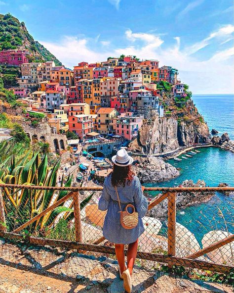 Manarola Italy, 일본 패션, Family Travel Destinations, Destination Voyage, Dream Travel Destinations, Best Vacations, Travel Inspo, Amazing Destinations, Wonderful Places