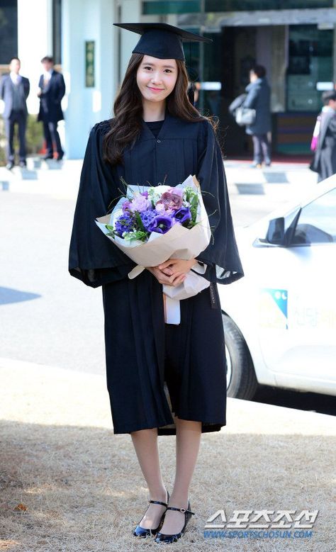 Dress For Convocation Ceremony, Korean Graduation Dress, Korean Graduation Outfit, Korean Graduation Pictures, Korean Graduation, Dongguk University, Graduation Dress University, Judge Costume, Graduation Outfit Ideas University