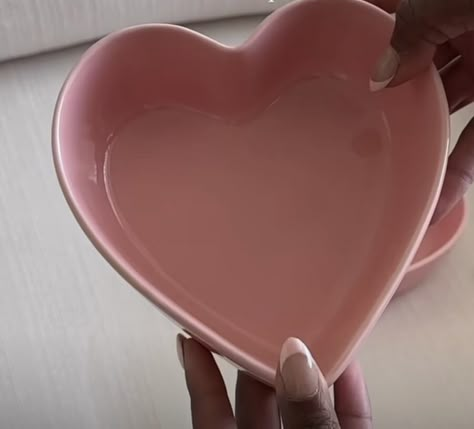 Heart Shaped Ceramic Bowl, Heart Plates, Heart Shaped Things, Heart Shaped Bowl, Heart Plate, Pottery Kitchen, Heart Shaped Bowls, Dream Future, Kawaii Things