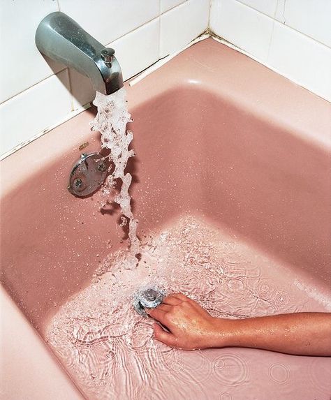 Pink tub. I grew up with on of these Vans Girl, William Eggleston, Pink Retro, Kitchen Decorating, Trailer Park, Pink Aesthetic, Beautiful Decor, Color Photography, Aesthetic Art