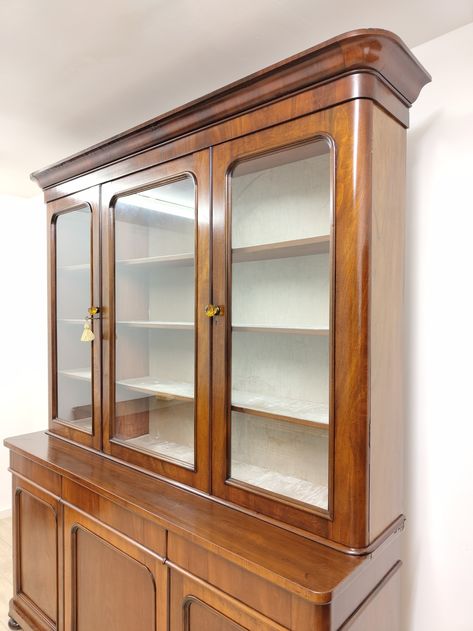 Glass Cupboard Design, Glass Showcase Cabinet, Showcase Design Furniture, Cupboard With Glass Doors, Wooden Showcase, Crockery Cabinet Design, Wooden Cupboard Design, Showcase Designs, Glass Cupboard