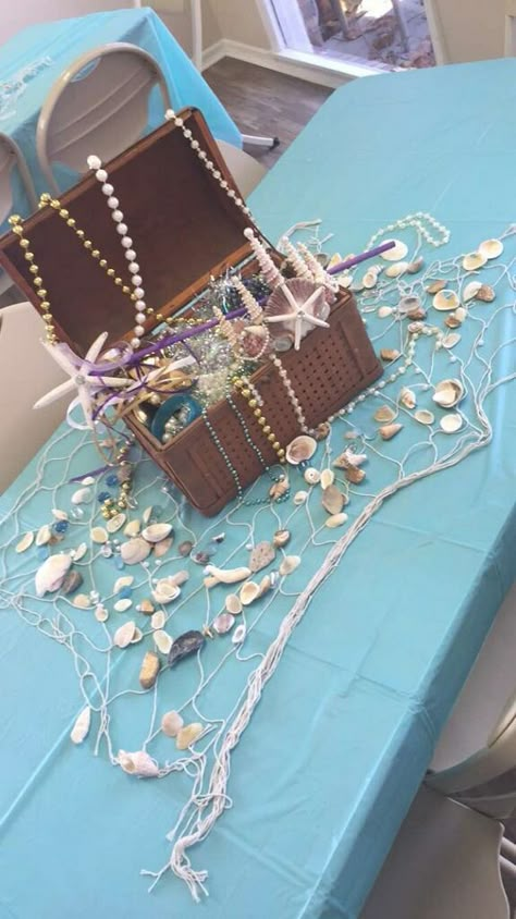 Mermaid baby shower. treasure chest centerpiece 4de Verjaardag, Diy Baby Shower Centerpieces, Ariel Birthday Party, Mermaid Birthday Party Decorations, Mermaid Theme Birthday Party, Ariel Birthday, Ideas Baby Shower, Sea Baby Shower, Mermaid Party Decorations