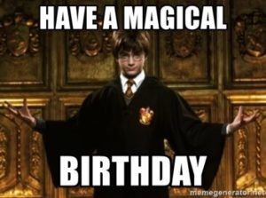 Harry Potter Birthday Meme, Harry Potter Theories, Library Memes, Harry Potter Funny Pictures, Mama Jokes, Cumpleaños Harry Potter, Harry Potter Memes Hilarious, Funny Comebacks, Fandom Memes