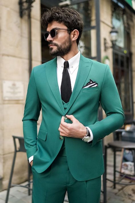 Step into a legacy of luxury with our Green Modern-Fit Suit 3-Piece. The deep green hue evokes opulence and refinement, while the modern-fit design adds a contemporary edge. Make your mark with this distinguished ensemble, perfect for those who demand nothing but the best.  #singlebreasted #greensuit #suit #suits #slimfit #menstyle #menfashion #fashioninspo #formalwear #menclothing #formalattire Bow Tie Suit, Modern Fit Suit, Suit Stores, Suit Styles, Slim Fit Suit Men, Tuxedo Blazer, Green Suit, Slim Fit Suits, Blazer Vest