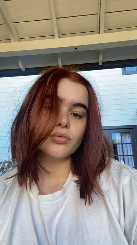 Dark Eyebrows Red Hair, Dark Red Ginger Hair, Ginger Hair Dark Eyebrows, Mermaid Captured, Red Hair Trends, Underlights Hair, Red Hair Inspo, Barbie Ferreira, Hair Tint