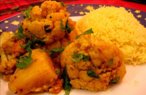 Aloo Gobi Recipe - delicious Indian recipe! :) "Coriander" is what British people call cilantro. I like to add chickpeas instead of potatoes to add protein and cut carbs. Alo Gobi, Aloo Gobi Recipe, Gobi Recipe, Gobi Recipes, Bend It Like Beckham, Aloo Gobi, Vegetarian Indian, Eat Real Food, Indian Cooking