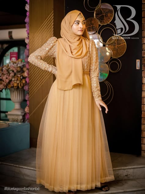 Party Wear With Hijab, Muslim Dress Party Gowns, Khafif Designs, Hijab Styles For Party, Fancy Casual Outfits, Dress With Hijab, Hijabi Dresses, Eid Images, Hijabi Brides