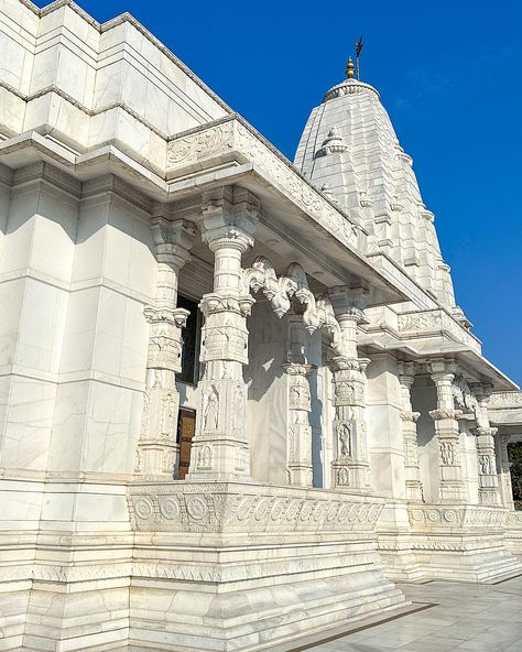 Birla Mandir in Jaipur, completed in 1988, is part of a nationwide chain of temples funded by the Birla family, noted industrialists known for their contributions to India's cultural and educational sectors. 🏛️ This temple, dedicated to Lord Vishnu and Goddess Lakshmi, showcases Nagara-style architecture characterized by its high spires and intricate marble carvings that illustrate scenes from Hindu scriptures. 📜 The temple's design reflects a blend of traditional craftsmanship and modern t... Birla Mandir Jaipur, Lord Vishnu And Goddess Lakshmi, Birla Mandir, Hindu Scriptures, Marble Carving, Temple Design, Goddess Lakshmi, Lord Vishnu, Jaipur