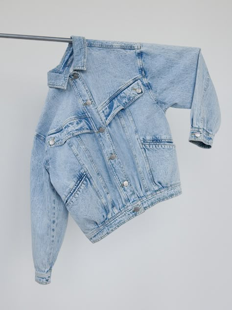 Denim Jacket Product Photography, Jacket Product Shoot, Denim Photography Photo Shoots, Denim Product Photography, Clothes Flatlay Ideas For Selling, Jacket Product Photography, Photo Product Ideas Fashion, Denim Aesthetic Photography, Clothes Product Photography