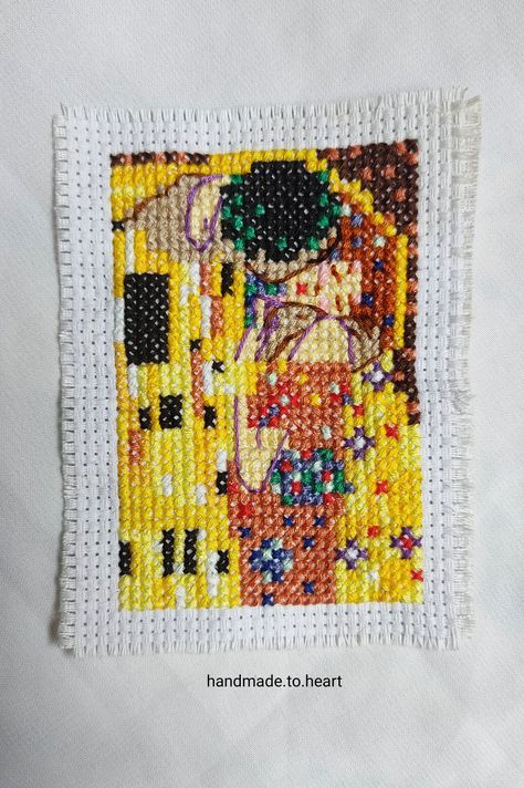 Klimt The Kiss, The Kiss (klimt), Mini Cross Stitch, The Kiss, Grid Pattern, Mini Art, Embroidery Hoop, Embroidery Art, Needlepoint