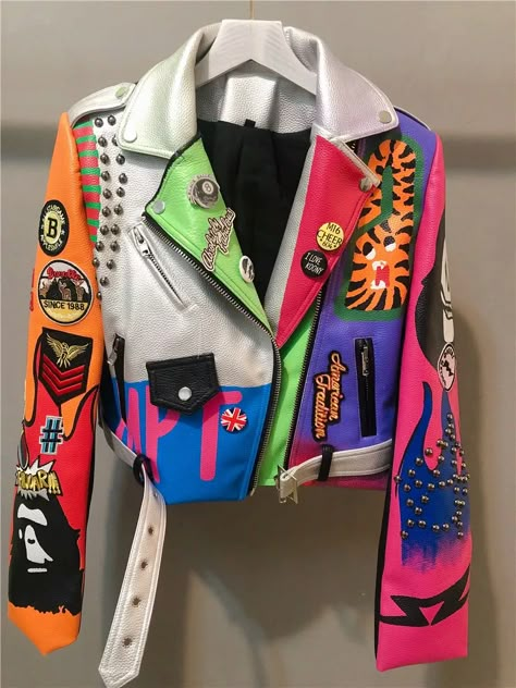 Bright Shorts, Street Jacket, Top Clothes, Diy Vetement, Studded Jacket, Pu Leather Jacket, Style Rock, Graffiti Designs, Leather Biker Jacket