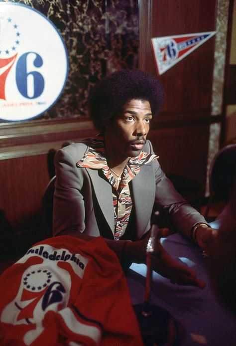 Rare SI Photos of Julius Erving | Sports Illustrated Julius Erving, Dr J, Philadelphia Sports, Nba Fashion, Bleacher Report, Nba Pictures, Nba Legends, Sport Icon, Nba Stars