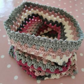 The Patchwork Heart: Granny Stripe Cowl Tutorial Snood Pattern, Granny Stripe, Crochet Cowl Free Pattern, Crochet Artist, Crochet Cowls, Crochet Neck Warmer, Patchwork Heart, Crochet Cowl Pattern, Crochet Scarf Pattern Free