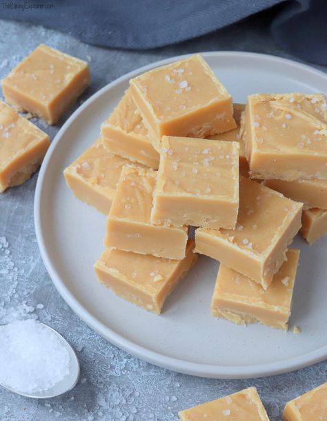 Salted Caramel Fudge - The Baking Explorer Salted Caramel Chocolate Tart, Salted Caramel Buttercream, Salted Caramel Recipes, Salted Caramel Cupcakes, Salted Caramel Cake, Salted Caramel Cheesecake, Caramel Cupcakes, Salted Caramel Fudge, Caramel Buttercream