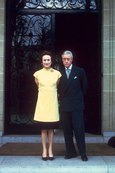 1966 - In a lemon yellow shift dress and diamond brooch.Wallis Simpson Fashion & Style Icon (Vogue.com UK) | British Vogue Edward Windsor, Wallis Simpson, Edward Viii, Cecil Beaton, We Are The World, Poses For Photos, British Royalty, Fashion Gallery, British Royal Family