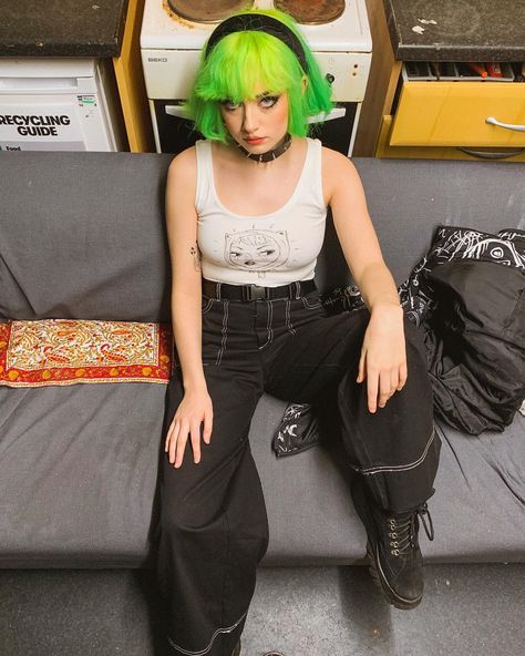 Eve Fraser, Eve Frsr, Neon Green Hair, Soft Grunge Hair, Androgynous Hair, Thrifted Outfits, Fashion Business Casual, Pretty Hair, Hair Inspo Color