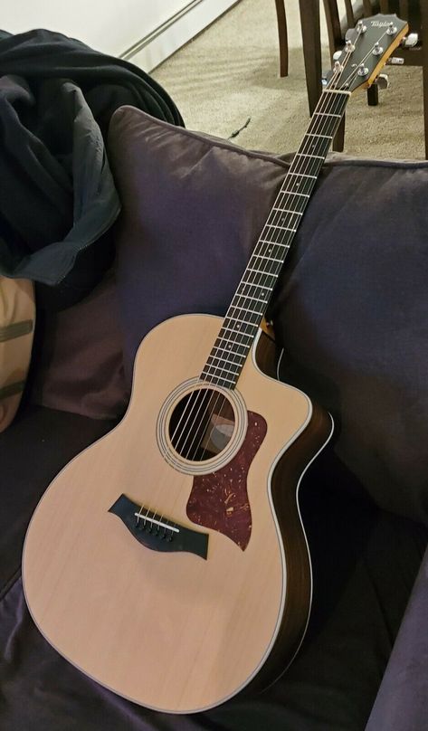 Pretty Acoustic Guitars, Gutair Aesthetic Acoustic, Facebook Verified Logo, Playing Acoustic Guitar Aesthetic, Acoustic Guitar Pretty, Acoustic Guitar Grunge, Happy Birthday Clip, Yamaha Guitar, Guitars Acoustic