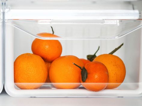 How To Store Oranges, Fruit And Veggie Storage, Veggie Storage, Storing Onions, Food Storage Hacks, Full Fridge, Orange Store, Types Of Onions, Store Fruit