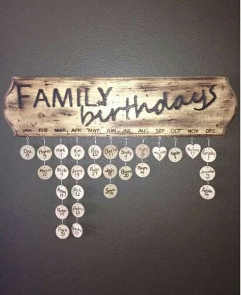 Excellent for big families! Family Birthdays Sign, Birthday Calendar Board, Family Birthday Calendar, Koti Diy, Hantverk Diy, Apartment Decoration, Diy Pantry, Birthday Calendar, Cool Ideas