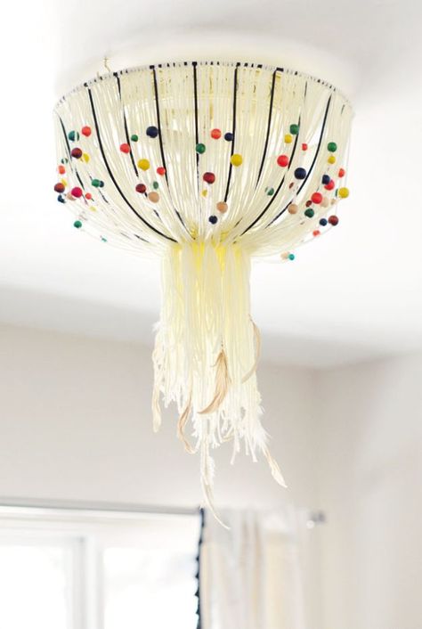 DIY Lighting Ideas - DIY Eames Inspired Bohemian Pendant Light - Indoor Lighting for Bedroom, Kitchen, Bathroom and Home - Outdoor Do It Yourself Lighting Ideas for the Backyard, Patio, Porch Lights, Chandeliers, Lamps and String Lights https://diyjoy.com/diy-lighting-projects Bohemian Lighting, Black Wire Basket, Bohemian Lamp, Diy Luminaire, Boho Lamp, Traditional Ceiling Lights, Bohemian Decoration, Diy Light Fixtures, Boho Decoration