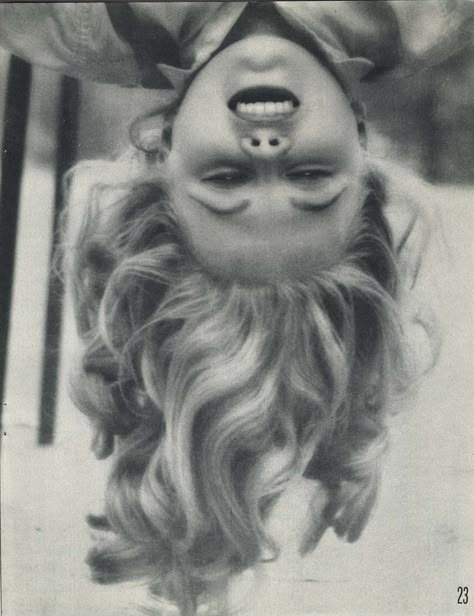 Harvey Turtz :: Upside down curls, 1957 (?) Unusual Viewpoints, Real References, Anatomy Notes, August Art, Mini Photography, Beach Vibes Outfit, Photography Reference, Pinup Photoshoot, Weird Photography