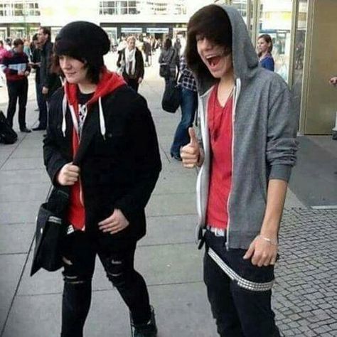 emo, emo boys, and scene Bild Emo Outfits 2000s, Emo Boy Outfits, Emo Scene Boys, 2000s Boys, Scene Guys, Scene People, Cute Emo Guys, Emo Couples, Emo People