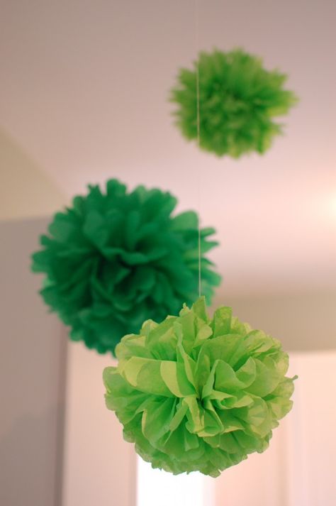 making these in brown, blue, green and white to hang over sons crib cheap, easy and inexpensive. an older sibling could help if there is one :) Birthday Boards Classroom Preschool, Paper Tree Classroom, Tissue Paper Ball, Birthday Board Classroom, Vows Wedding, Tissue Paper Pom Poms, Paper Balls, Paper Pom Poms, Paper Tree