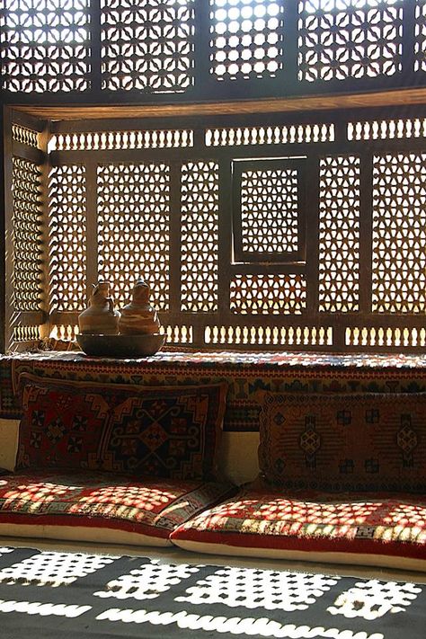 Arabesque Art, Egypt Architecture, Islamic Interior Design, Egyptian Furniture, Filipino Architecture, Old Cairo, Egyptian Decor, Egyptian Architecture, Riad Marrakech