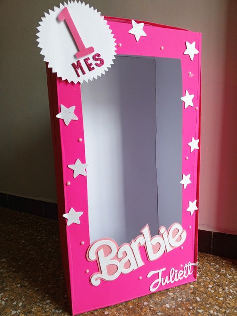 Caja de Barbie rosada Lifesize Barbie Box, Doll Drawing Easy, Barbie Doll Drawing, Barbie Doll Box, Barbie In Paris, Disney Princess Birthday Cakes, Picture Booth, Barbie Party Decorations, Barbie Theme Party