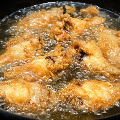 The 5 Best Oils for Deep Frying Chicken & Wings Best Oil For Frying, Schezwan Chicken, Deep Fried Chicken Wings, Korean Fried Chicken Recipe, Dragon Chicken, Chicken Recipes Video, Korean Fried Chicken, Fried Chicken Wings, Fried Chicken Recipes