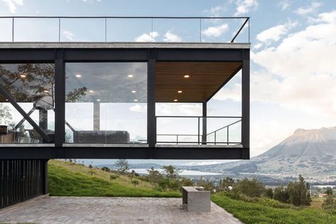 bernardo bustamante's cantilevering house emerges from ecuador's andes Cantilever Architecture, Narrow House Designs, Steel Beam, Glass Bridge, Beam Structure, Concrete Buildings, Hillside House, Modern Mountain Home, Concrete Bricks