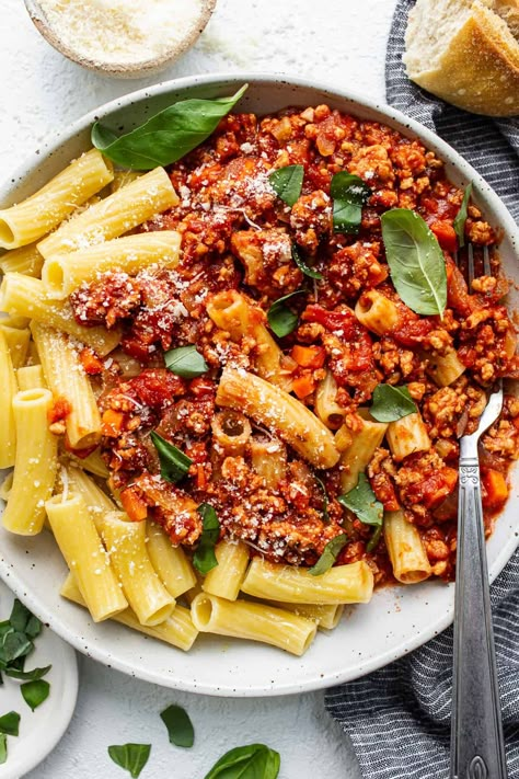 Chicken Spaghetti Bolognese, Red Sauce Pasta With Veggies, Ground Chicken Meat Sauce, Ground Chicken Bolognese, Ground Chicken And Tomato Recipes, Ground Chicken Bolognese Sauce, Ground Chicken With Pasta, Ground Chicken Pasta Sauce, Ground Chicken Pasta Recipes Healthy