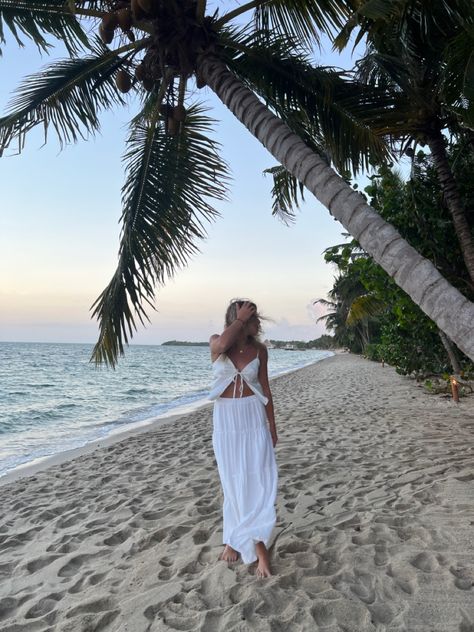 Beach Pictures In White Dress, Long Skirt Beach Pictures, Bahama Photo Ideas, Bahama Picture Ideas, Vacation Poses Picture Ideas, Belize Instagram Pictures, White Dress In Beach Aesthetic, Picture Poses Instagram, Belize Aesthetic