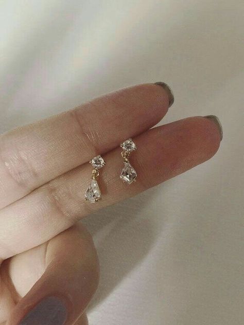 Simple Silver Jewelry Earrings, Cute Jewelry Earrings Silver, Elegant Stud Earrings, Cute Dainty Earrings, Prom Jewelry Silver Earrings, Classic Earrings Simple, Silver Stud Earrings Simple, Gold Jewellery Aesthetic Earrings, Dainty Drop Earrings