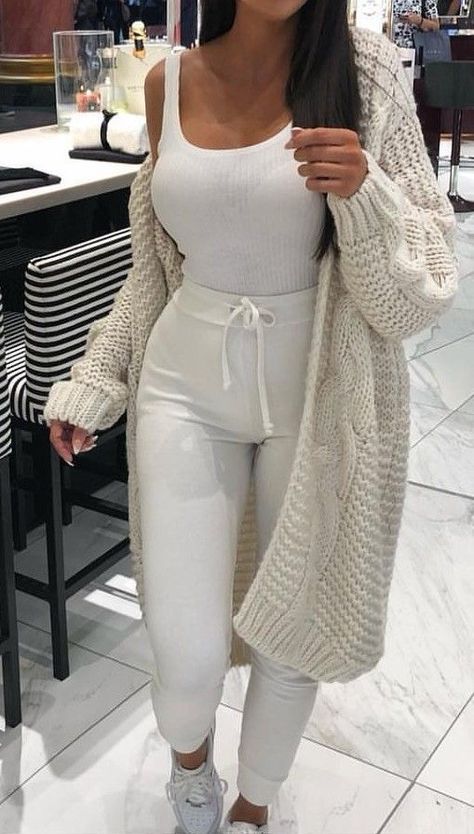 Girly Style Outfits, Lounge Outfit, Chill Outfits, Cardigan Outfits, Winter Trends, Girly Fashion, Mode Inspiration, Winter Fashion Outfits, Looks Vintage