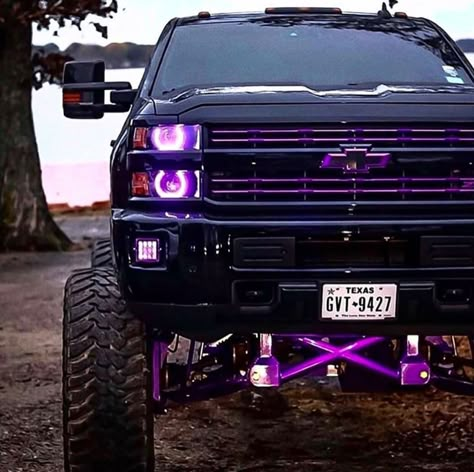 Ooooooooh yeahhhhhhhhh! It's got PURPLE NEON LIGHTS! That's my favorite color! I LOOOOOOOOVE IT! Big Lifted Trucks Chevy, Purple Lifted Trucks, Led Truck Lights, Lifted Chevy Trucks With Led Lights, Truck Colors Ideas, Jacked Up Trucks With Led Lights, Black Lifted Trucks, Dream Trucks Chevy, Lifted Trucks With Led Lights