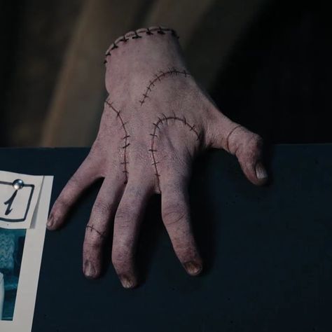 Thing Icons Wednesday, Hand From Wednesday, Thing Wednesday Addams Hand, Wednesday Thing Hand Drawing, Addams Family Thing, Wednesday Monster, Wednesday Addams Hand, Hand Wednesday, Thing From Wednesday Hand