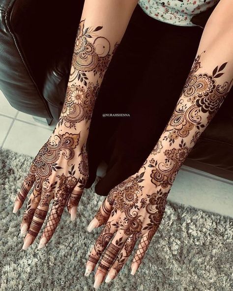 Bridesmaid Mehndi, Eid Mehendi, Delulu Era, Traditional Henna Designs, Mehendi Ideas, Arabic Bridal Mehndi Designs, Wedding Henna Designs, Indian Henna Designs, Mehndi Ideas