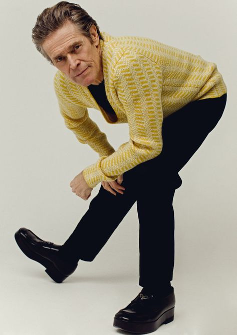 William Dafoe, Jojo Pose, Modeling Photoshoot, Funny Poses, Willem Dafoe, Model Pose, Cool Poses, Male Poses, Poses For Photos