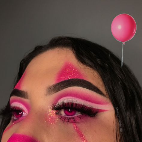 Pink Pennywise clown Cotton Candy Clown Makeup, Pink Clown Makeup Halloween, Cute Pink Clown Makeup, Pink Pennywise, Halloween Makeup Pink, Pink Clown Costume, Pink Halloween Makeup, Pink Clown Makeup, Ninja Makeup