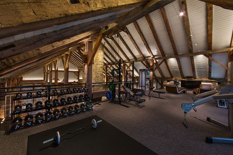 Barn Man Cave, Garage Gym Design, Barn Gym, Simple Home Gym, Gear Room, Dream Home Gym, Winter Lodge, Dream Gym, Warehouse Living