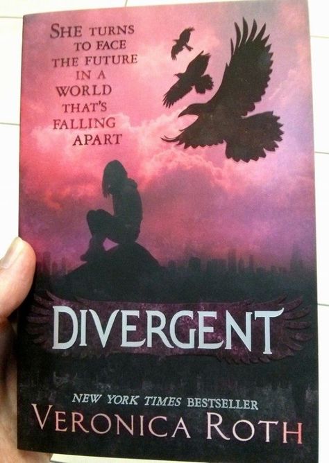 This is one of two Divergent book covers, which shows Tris' chest tattoo of the three birds. i thought that her getting this tattoo was very meaningful because it represented her moving along in her faction. the tattoo represents each of her three family members and she got it close to her heart. #theme #family #love Divergent Book Cover, Divergent Book Series, The Veronicas, Divergent Book, Box Set Books, James Dashner, Divergent Trilogy, Dystopian Books, The Maze Runner