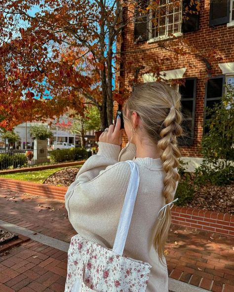 Easy Pull Through Braid, Adorable Hairstyles, Bubble Ponytail, Pull Through Braid, Seasons Change, Halloween Vibes, Fall Inspo, Fall Photoshoot, Cozy Autumn